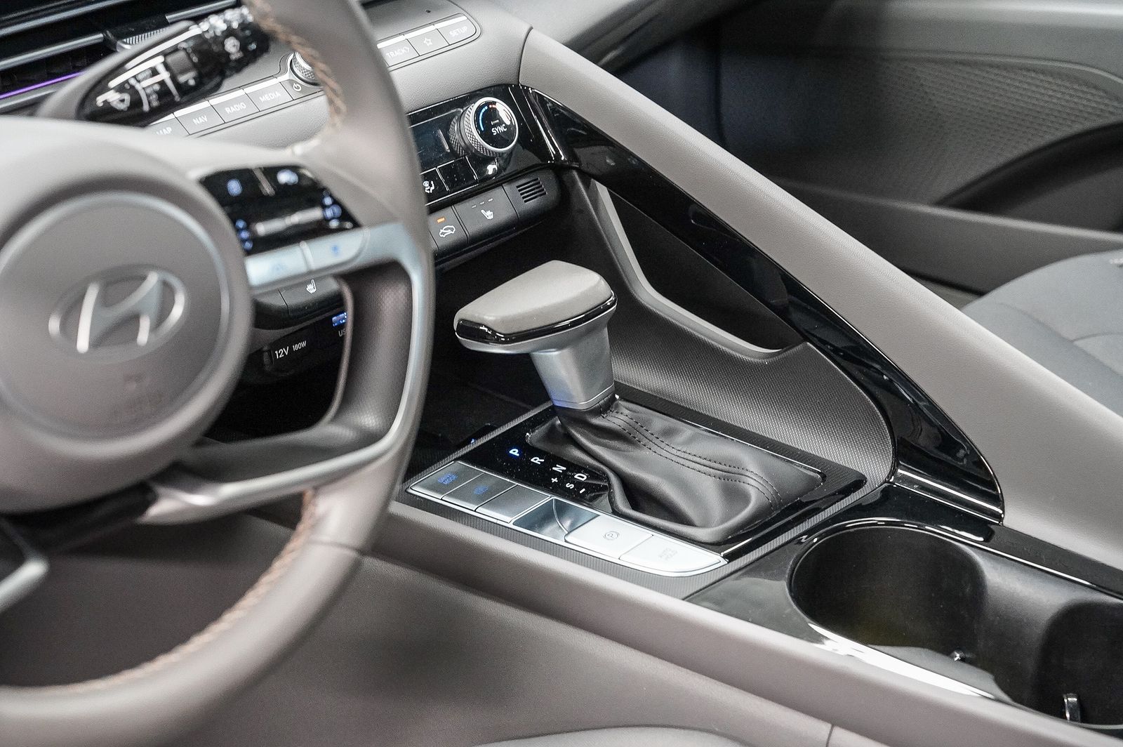 Thumbnail: 2025 Hyundai Elantra - 24