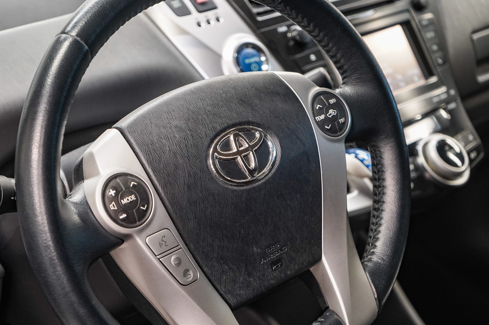 Thumbnail: 2013 Toyota Prius v - 20