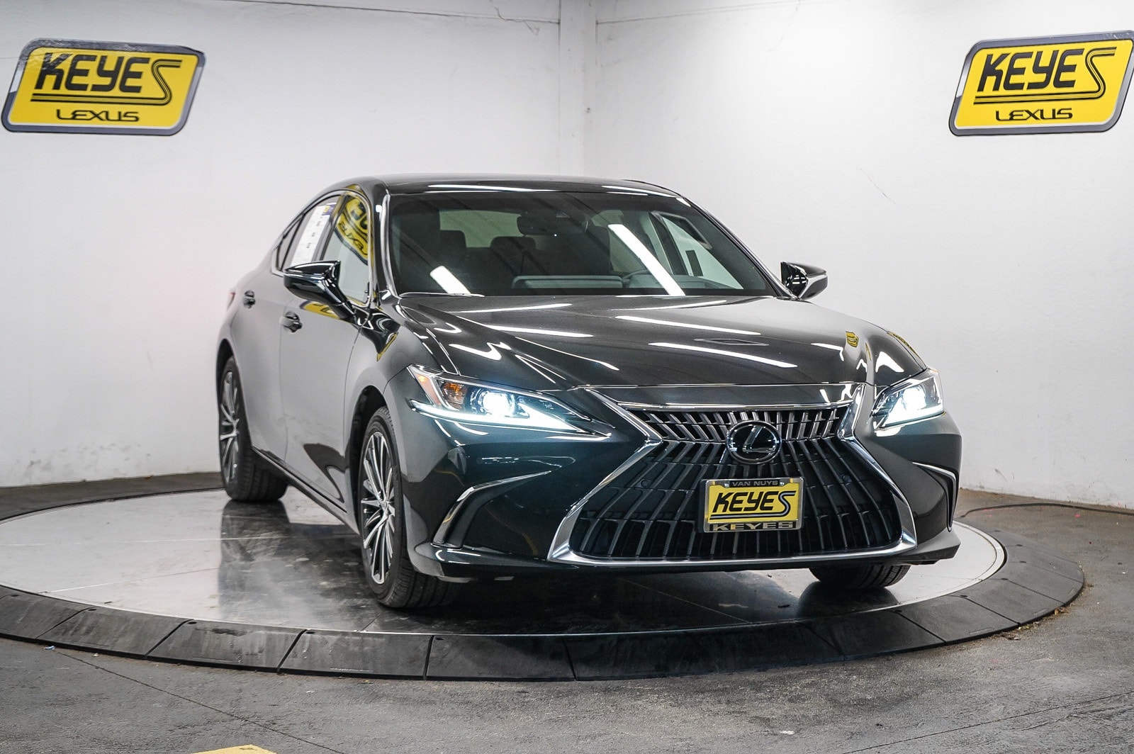 Thumbnail: 2025 Lexus ES - 5