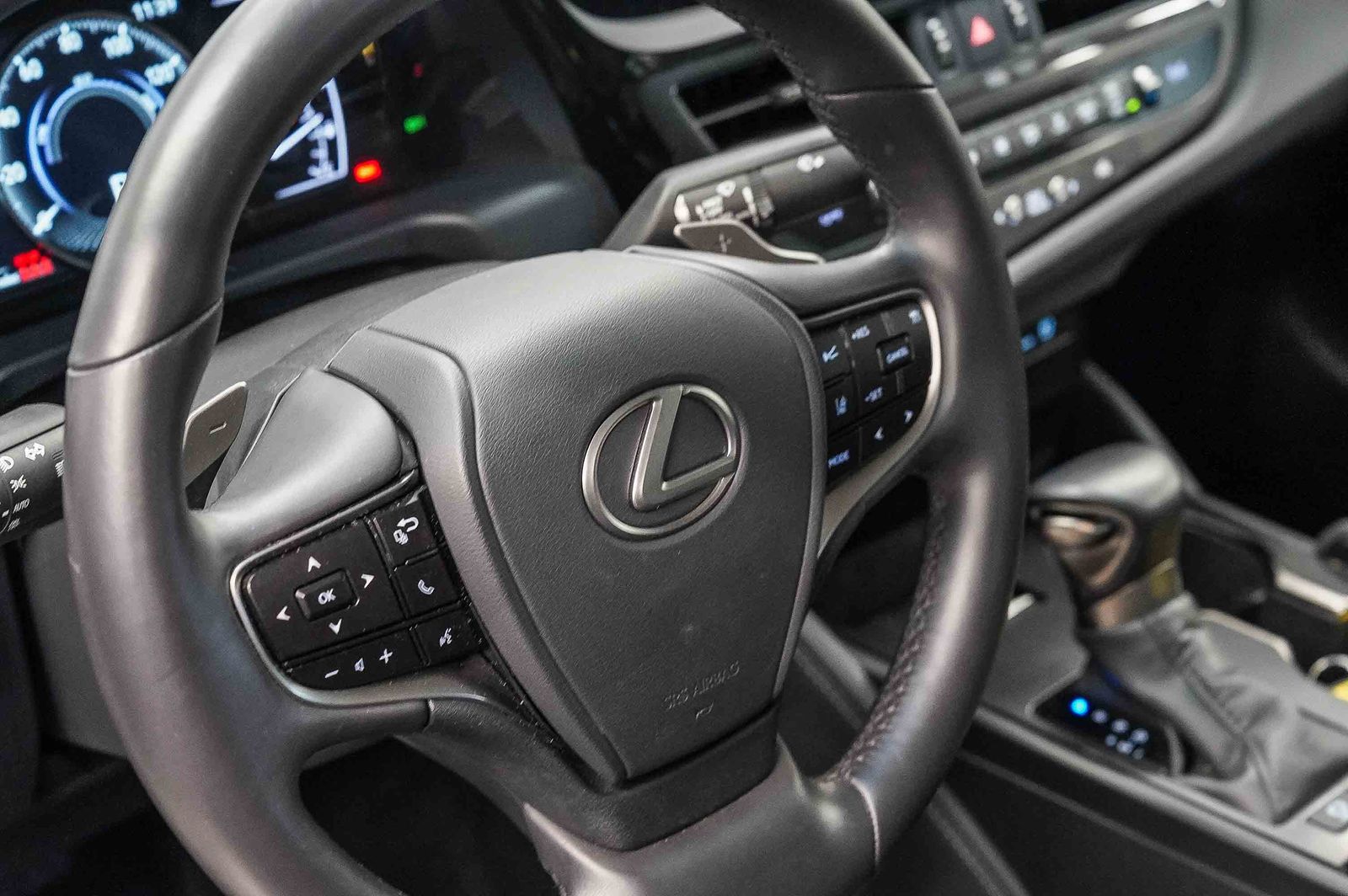 Thumbnail: 2025 Lexus ES - 21