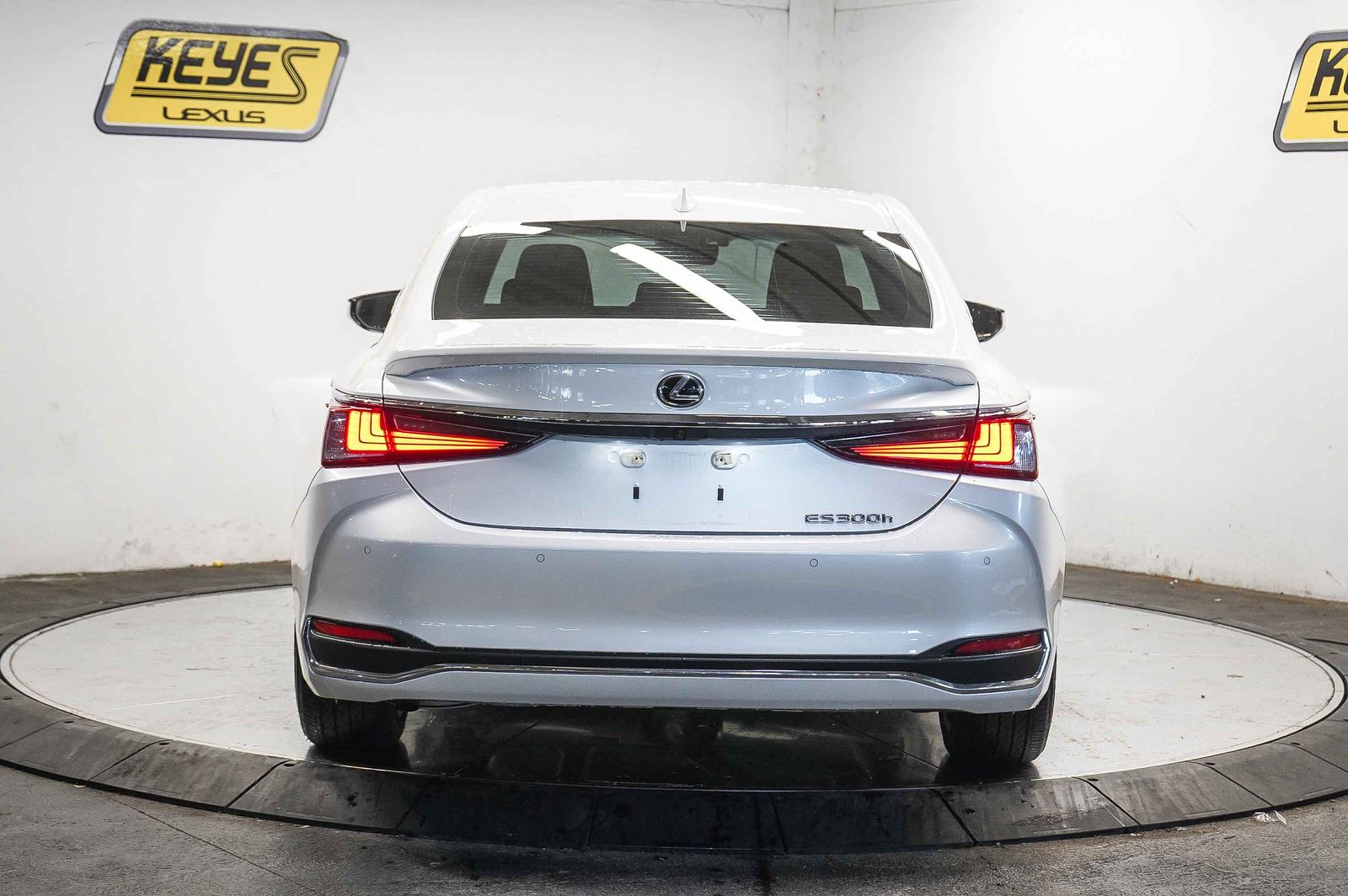 Thumbnail: 2025 Lexus ES - 3