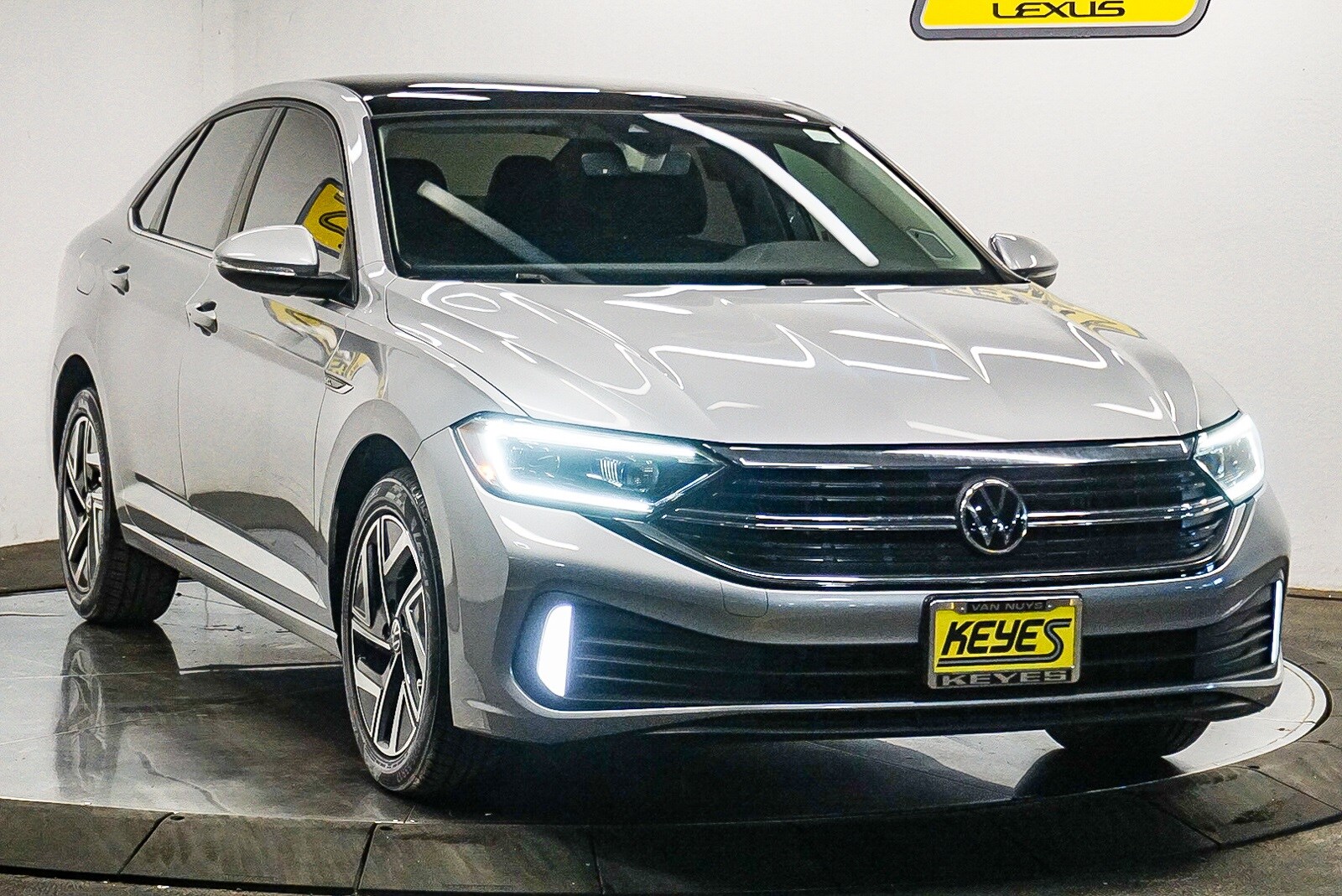2022 Volkswagen Jetta SEL photo 3