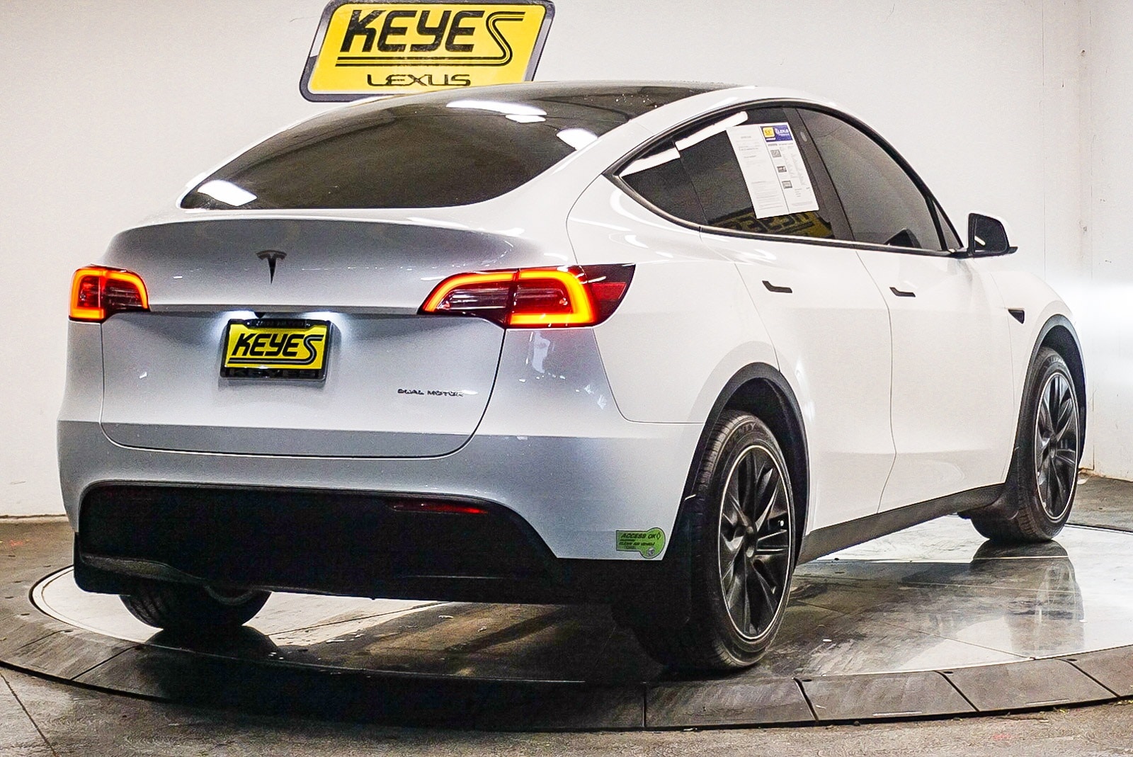 Thumbnail: 2023 Tesla Model Y - 4