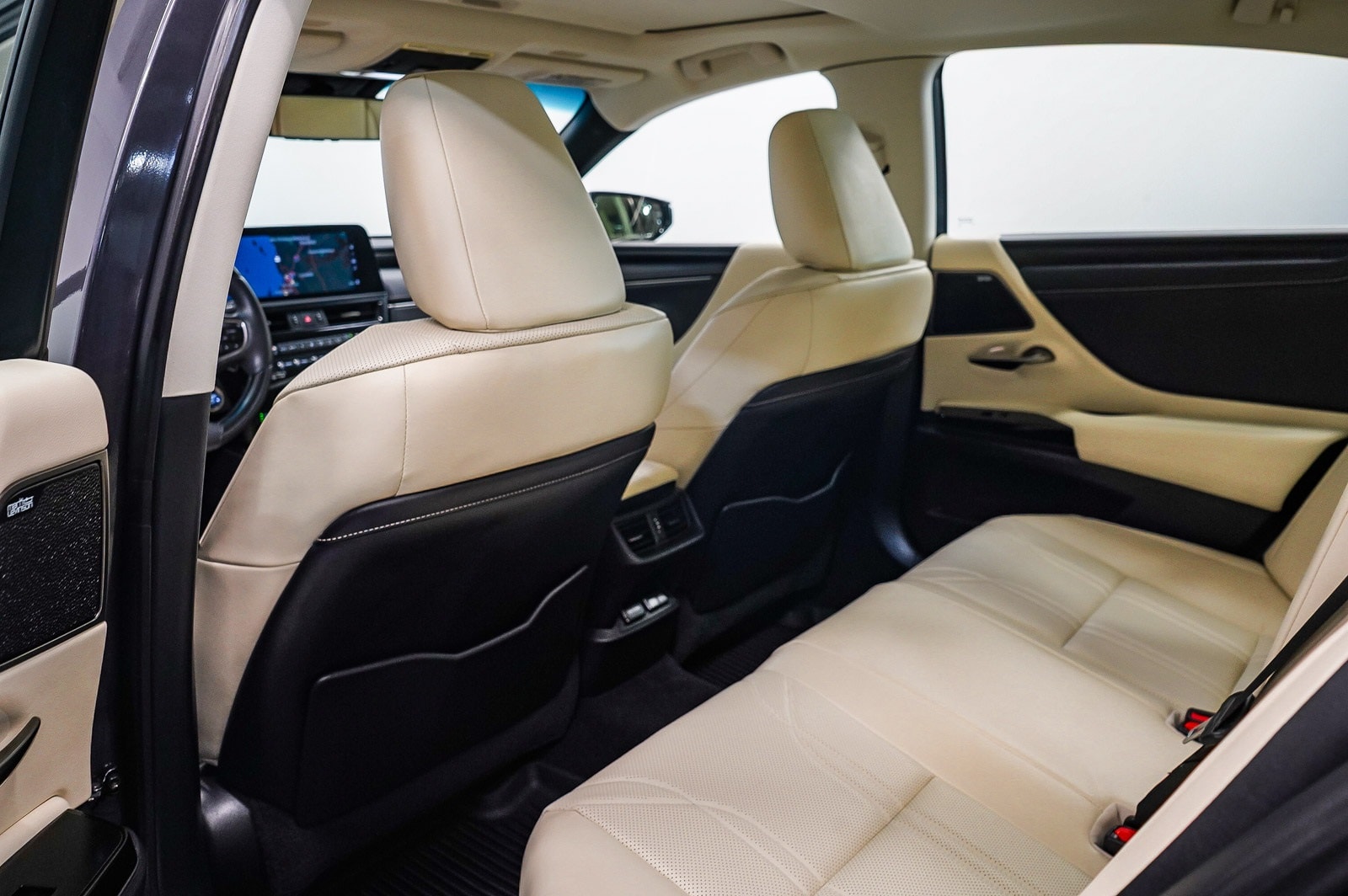 Thumbnail: 2022 Lexus ES - 19