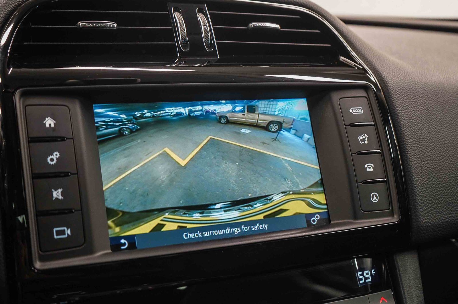 Thumbnail: 2017 Jaguar F-Pace - 26