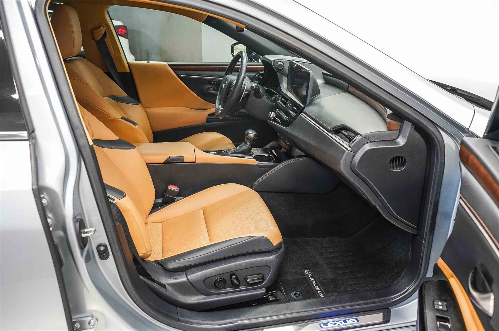 Thumbnail: 2023 Lexus ES - 17