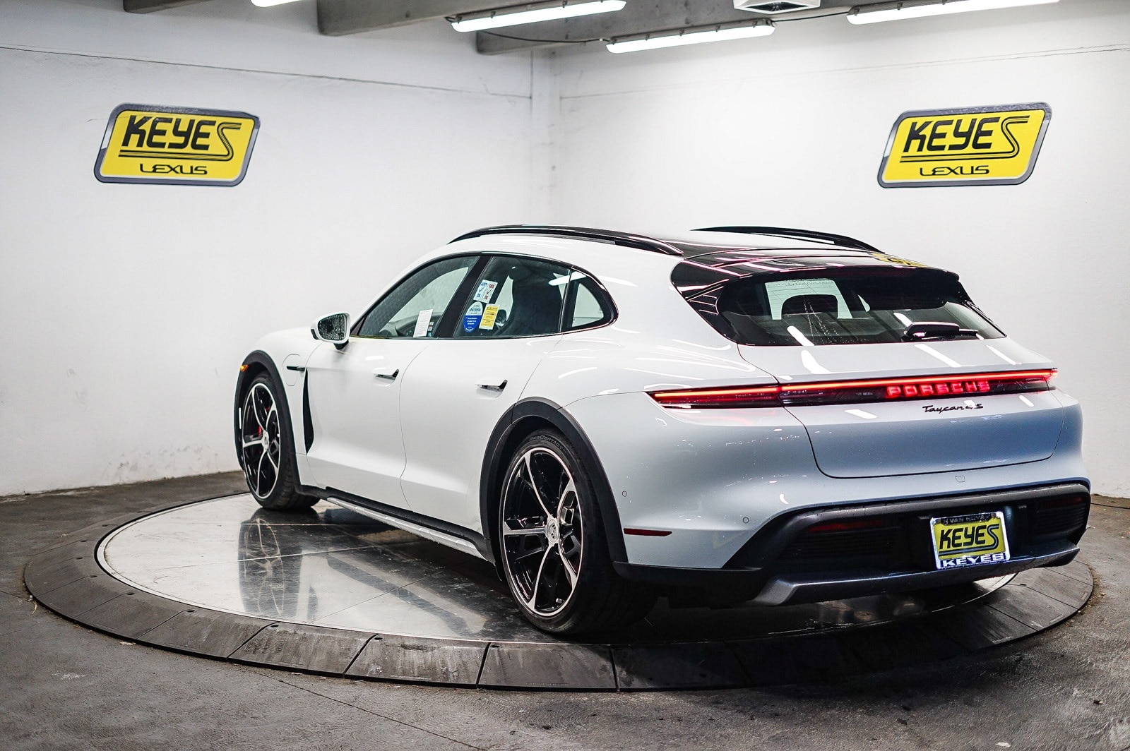 Thumbnail: 2025 Porsche Taycan - 2