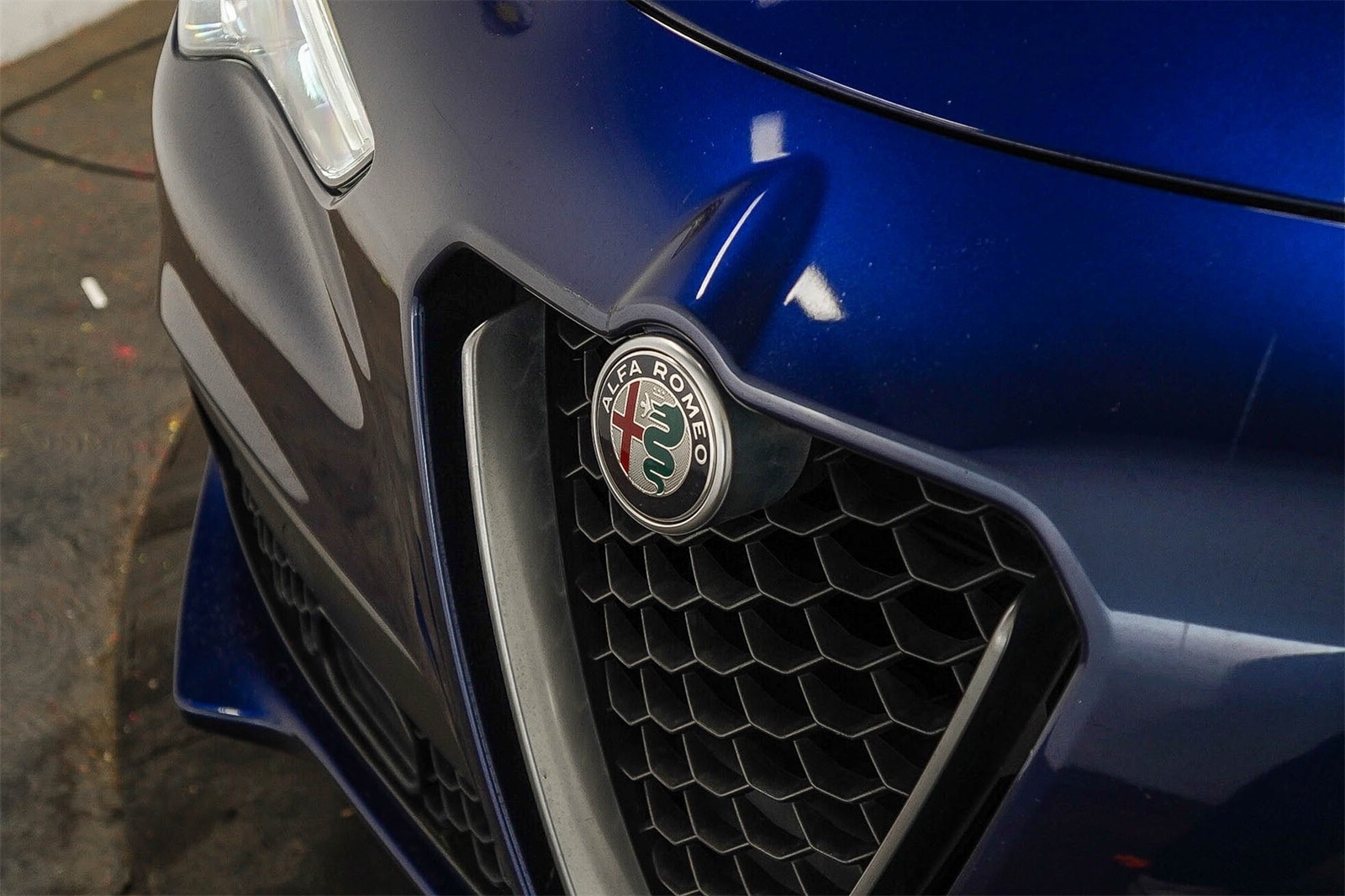 Thumbnail: 2018 Alfa Romeo Stelvio - 9