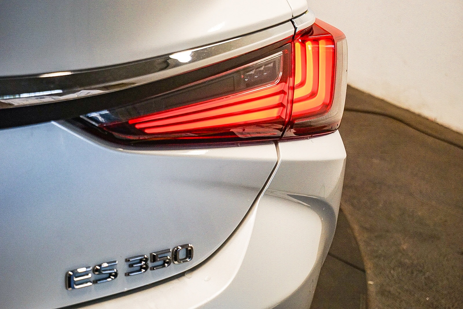 Thumbnail: 2020 Lexus ES - 11