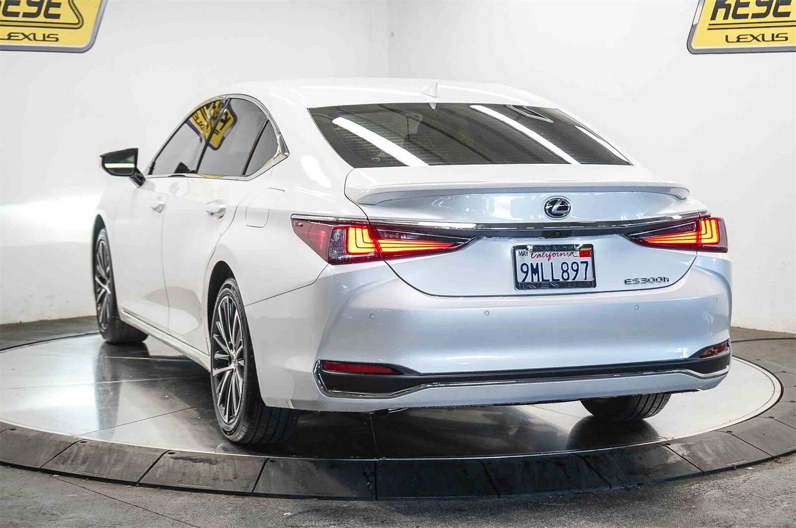 2024 Lexus ES 300h Premium photo 2