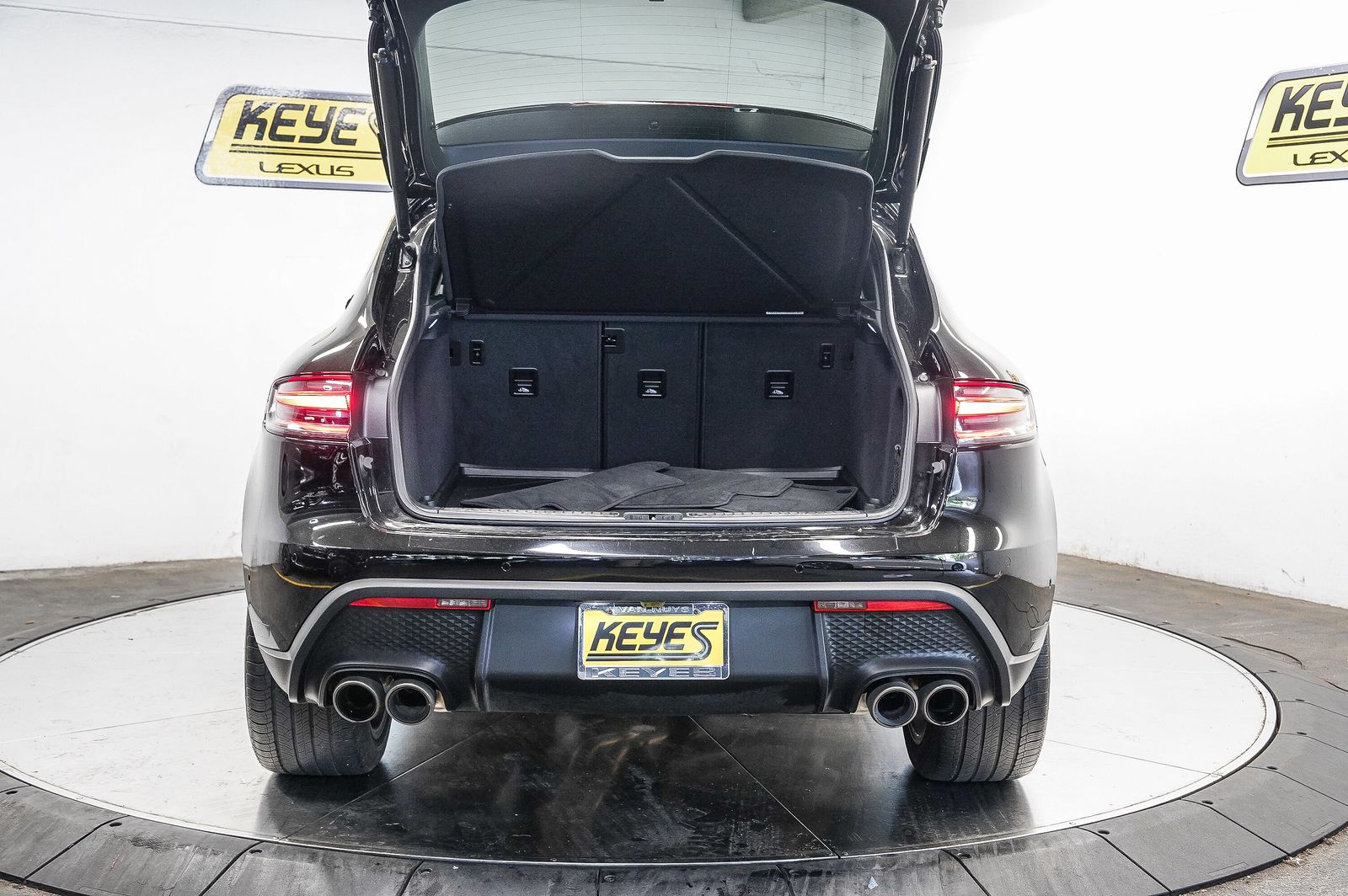 Thumbnail: 2023 Porsche Macan - 26