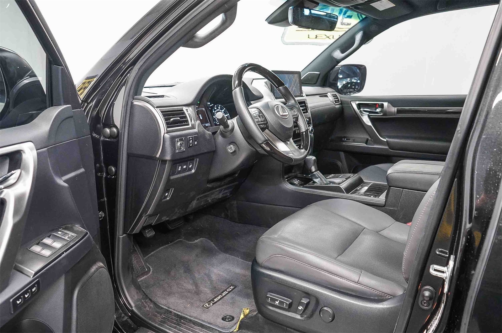 Thumbnail: 2023 Lexus GX - 18