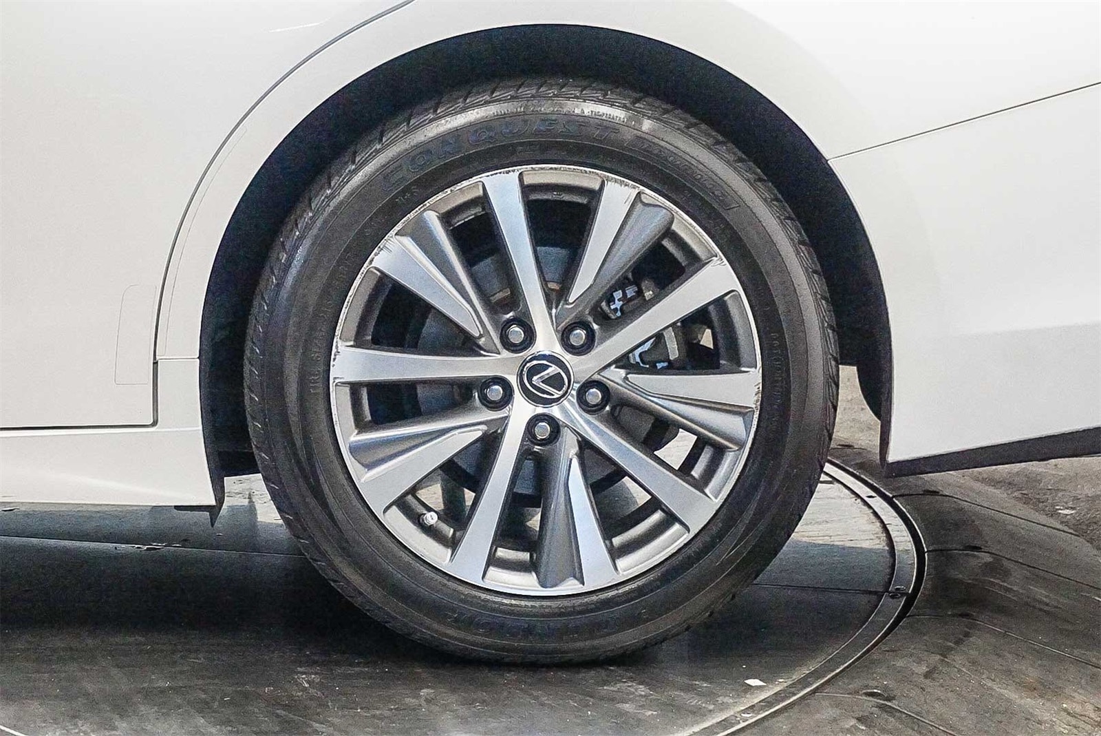 Thumbnail: 2019 Lexus ES - 10