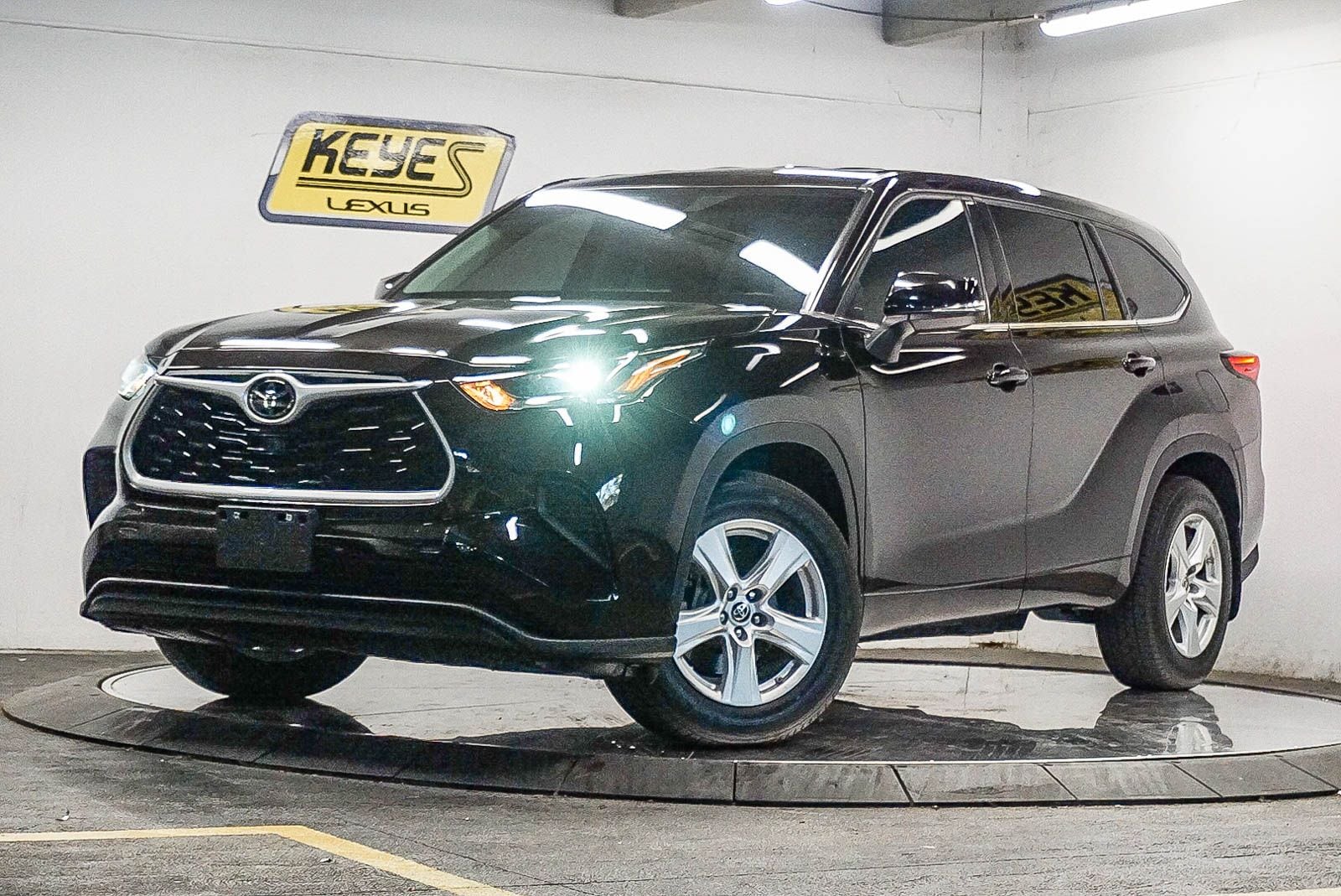 2021 Toyota Highlander L -
                  Van Nuys, CA