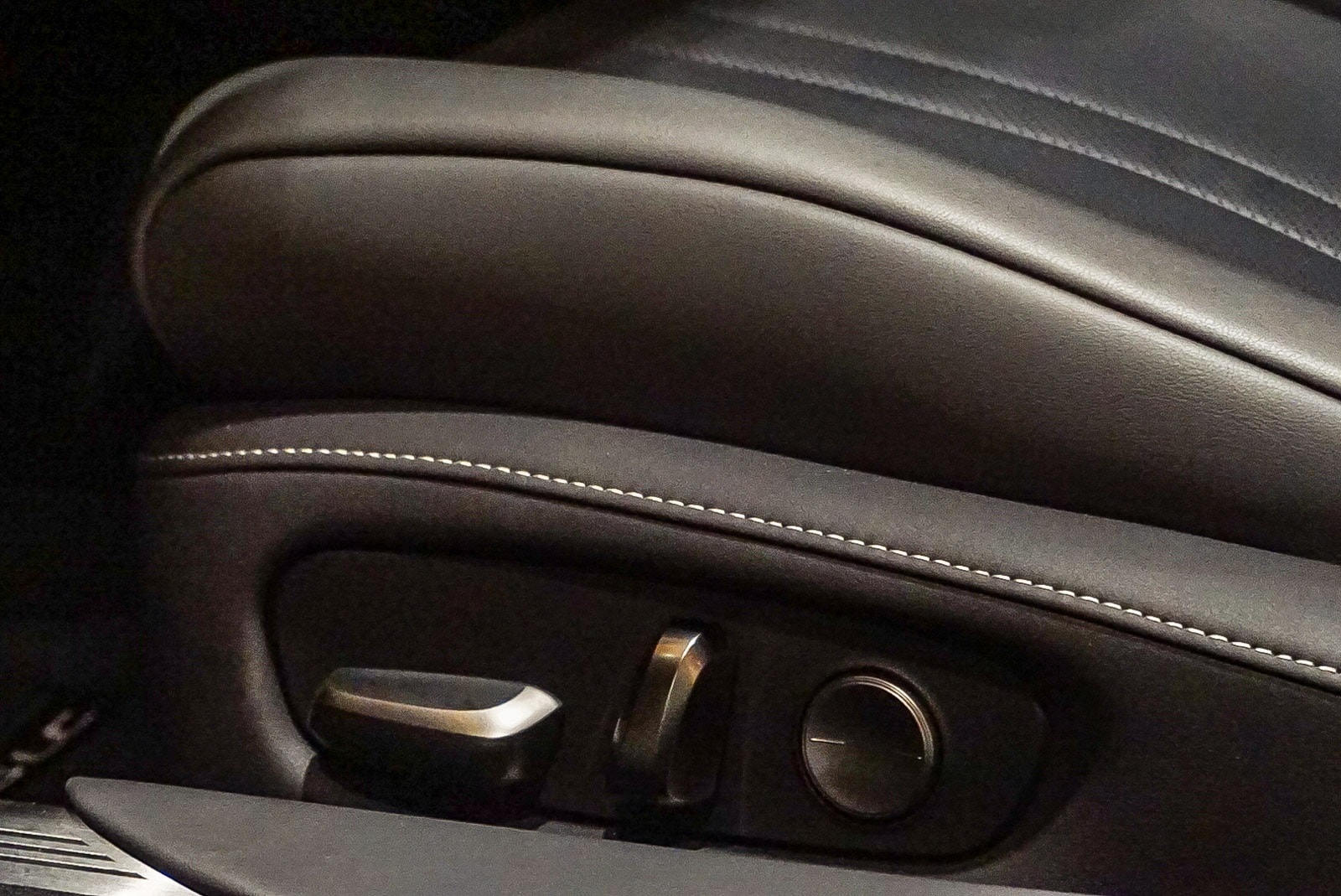 Thumbnail: 2024 Lexus LC - 20