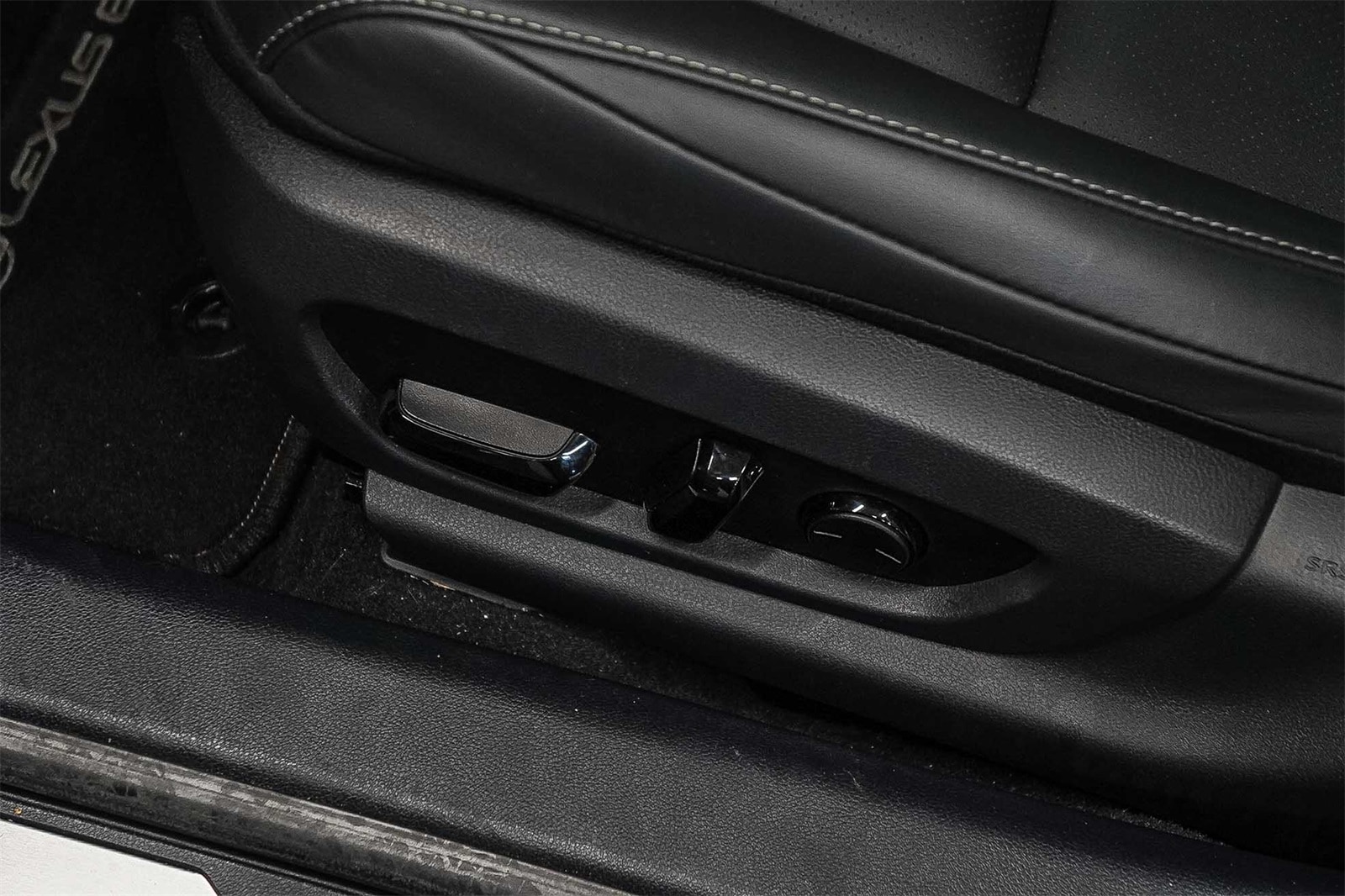 Thumbnail: 2025 Lexus ES - 24