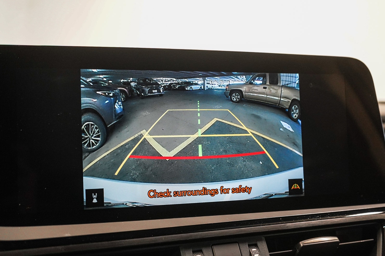 Thumbnail: 2025 Lexus ES - 26