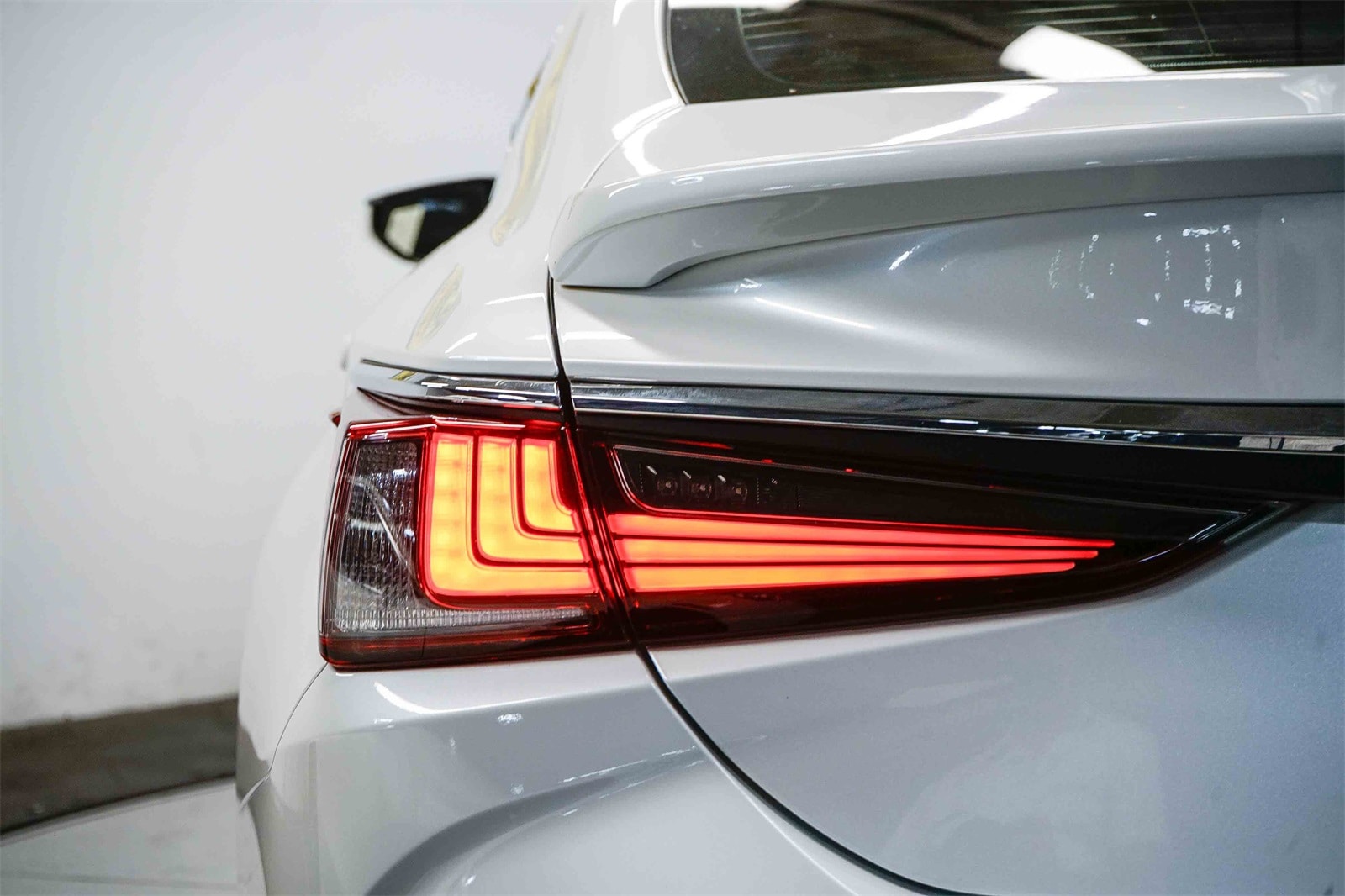 Thumbnail: 2023 Lexus ES - 8