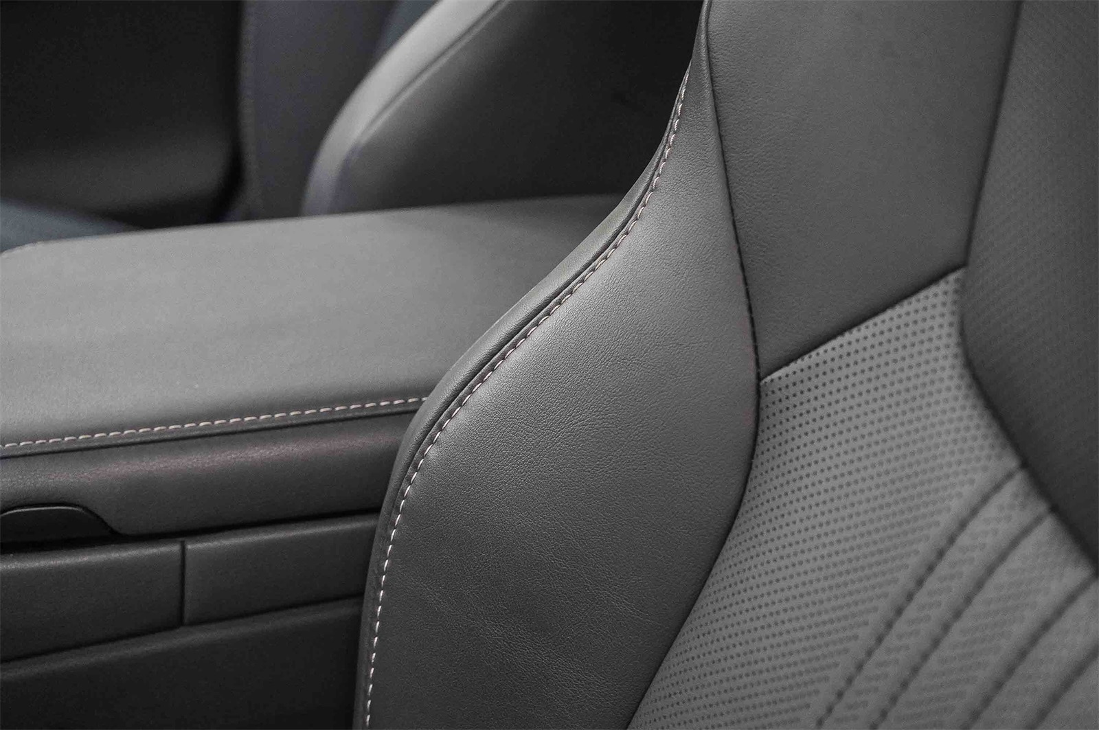 Thumbnail: 2025 Lexus ES - 19