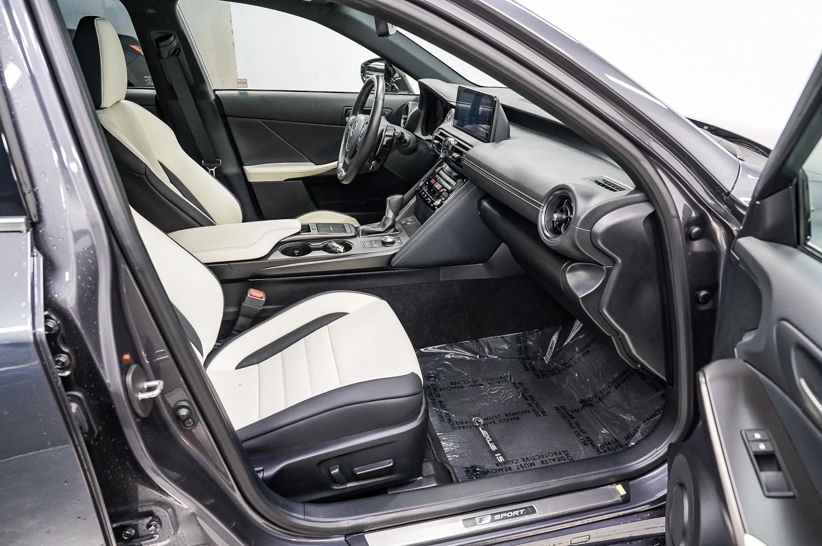 2023 Lexus IS 350 F SPORT - Photo 17