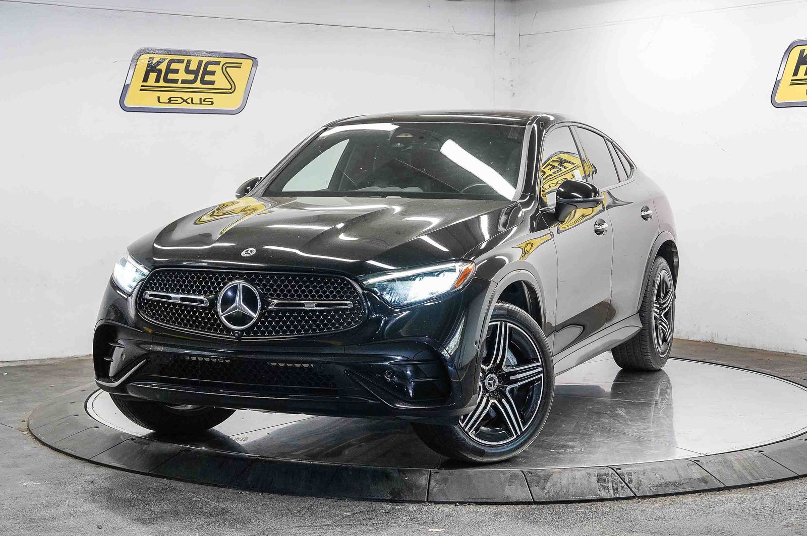 2024 Mercedes-Benz GLC 300 -
                  Van Nuys, CA
