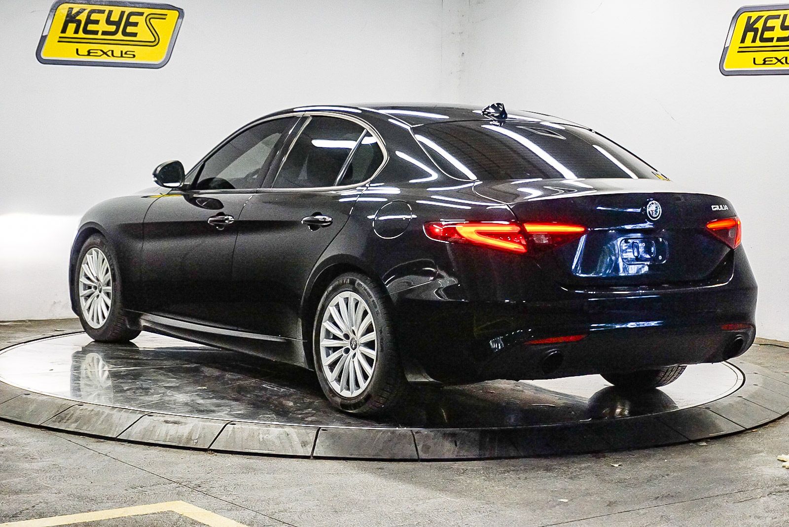 Thumbnail: 2022 Alfa Romeo Giulia - 2