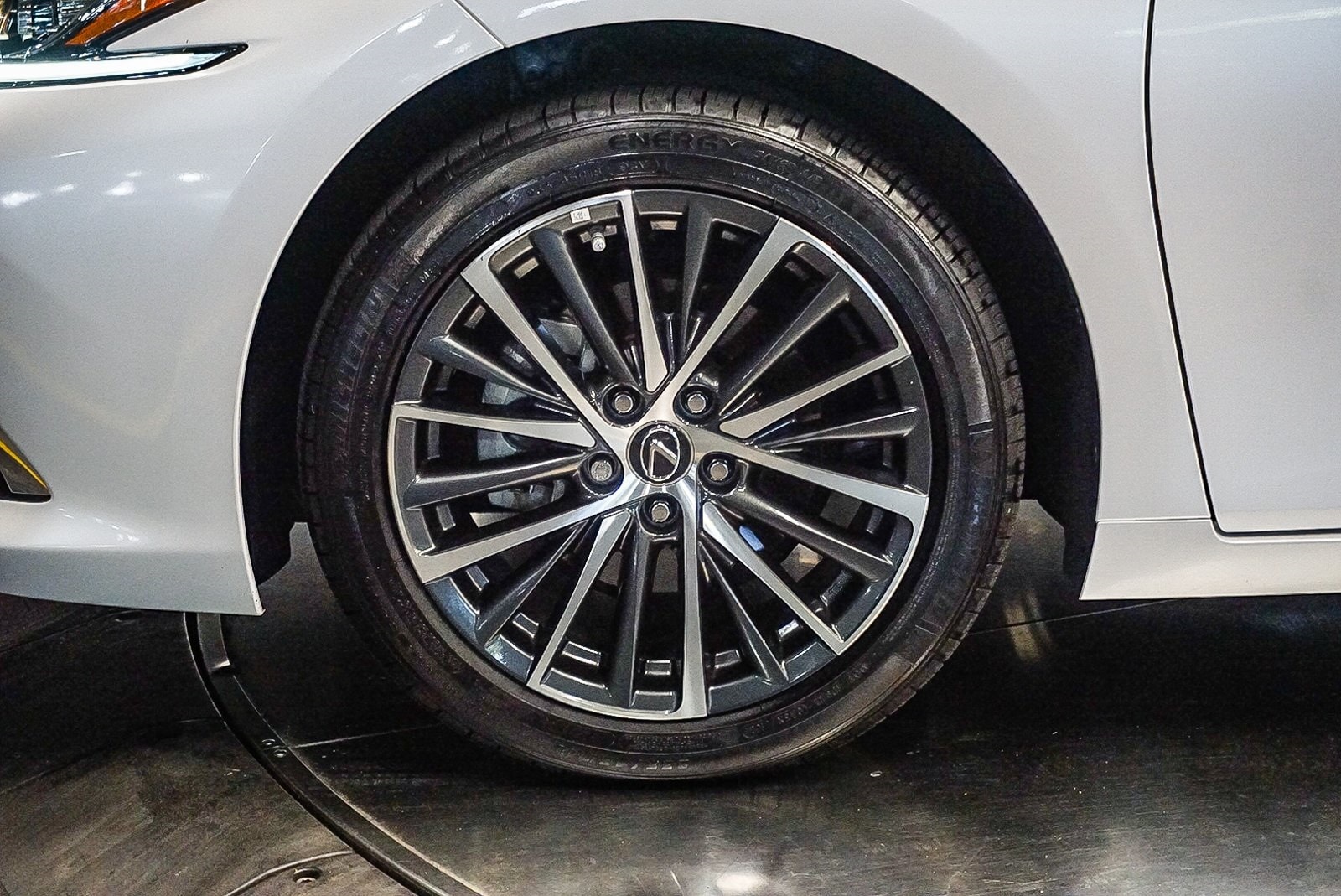 Thumbnail: 2024 Lexus ES - 9