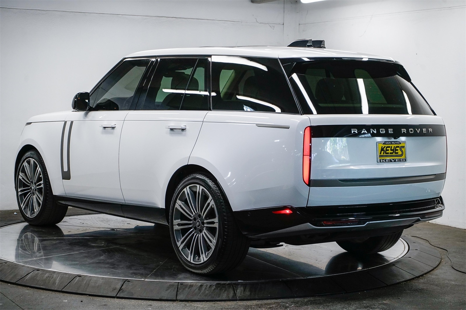 Thumbnail: 2024 Land Rover Range Rover - 2