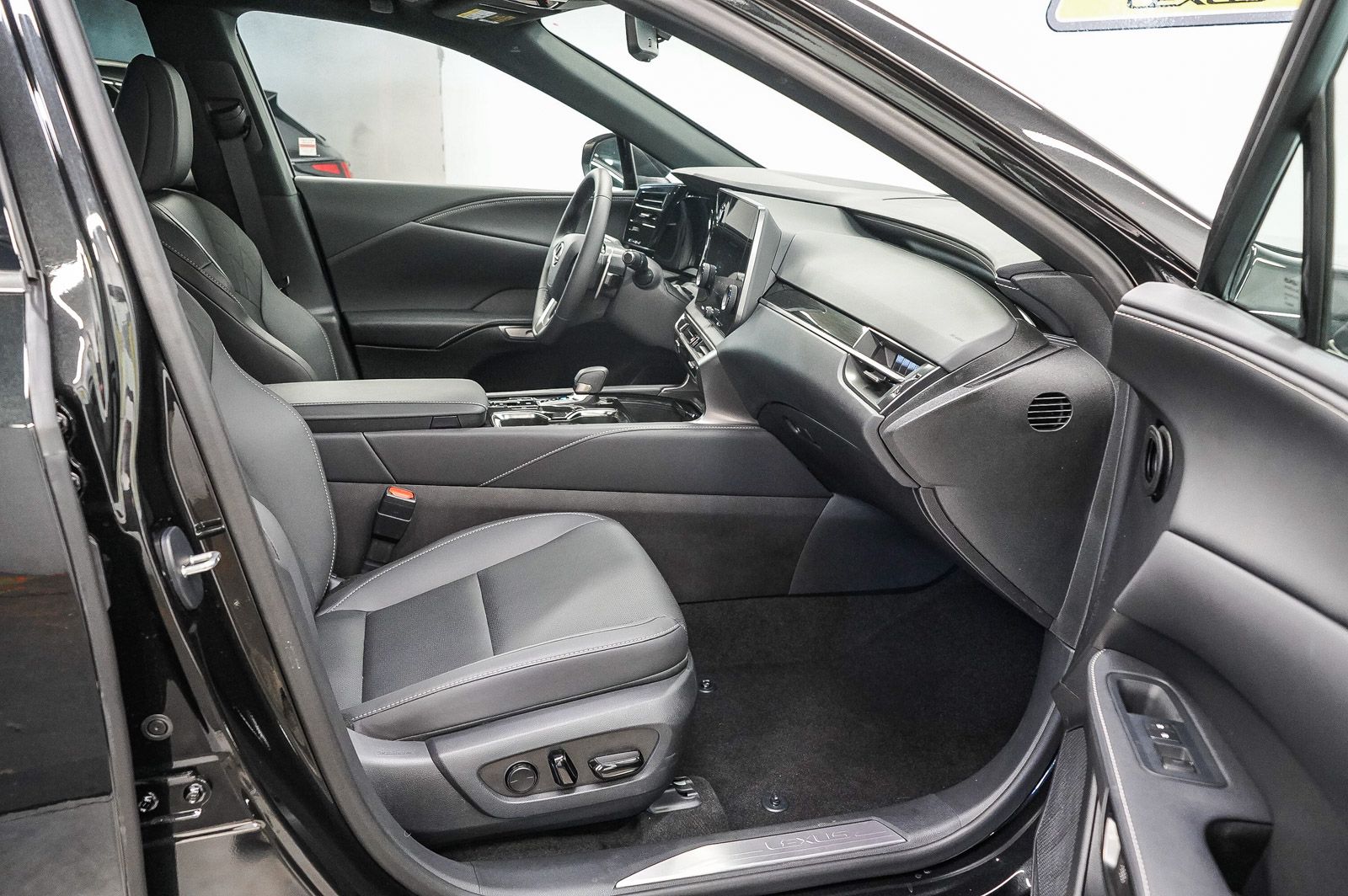 Thumbnail: 2025 Lexus RX - 17