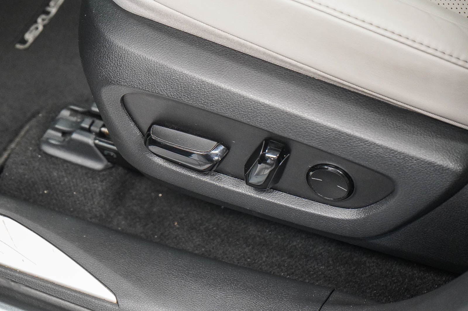 Thumbnail: 2023 Lexus RX - 22