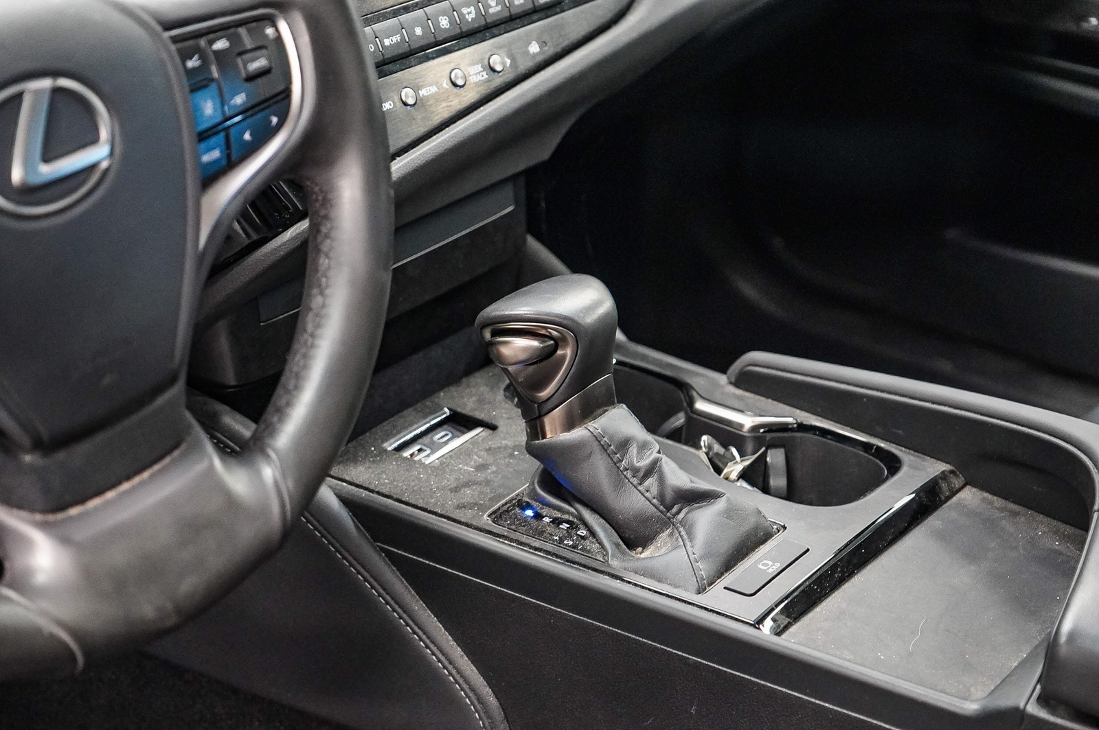 Thumbnail: 2024 Lexus ES - 24