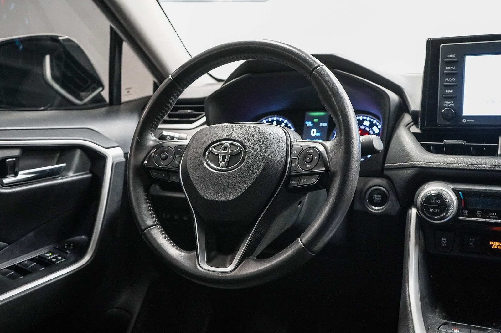 Thumbnail: 2020 Toyota RAV4 - 15