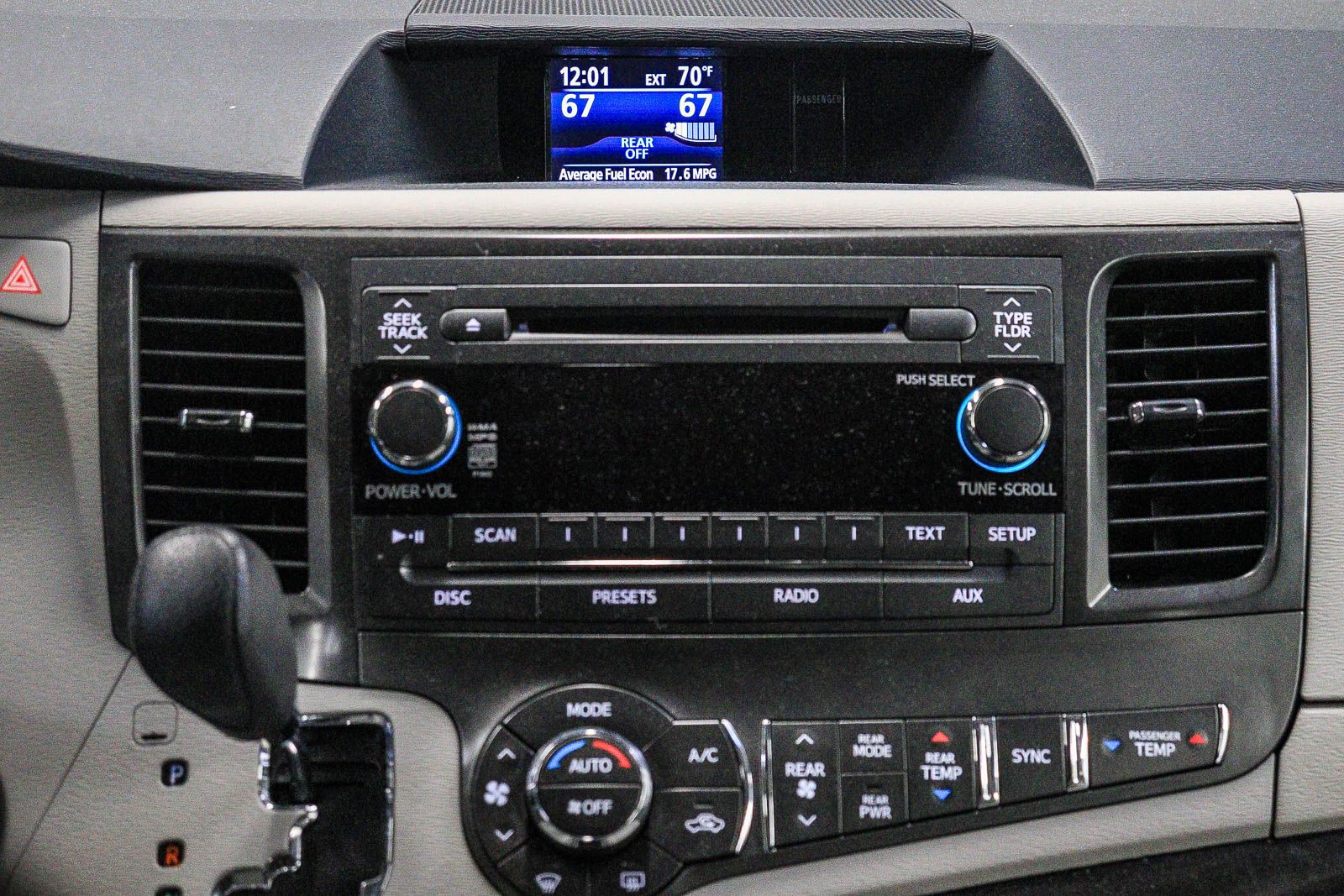 Thumbnail: 2014 Toyota Sienna - 14