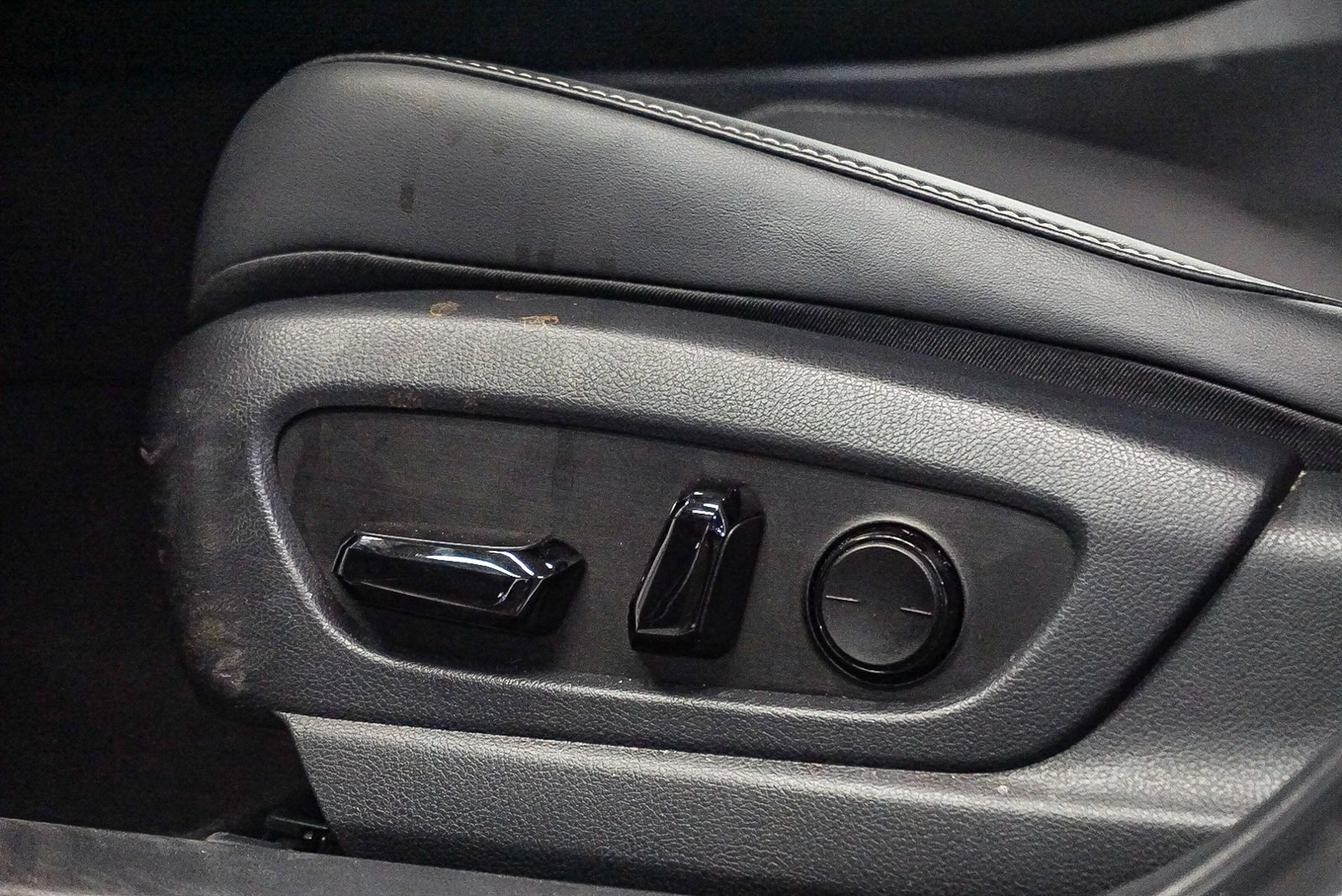 Thumbnail: 2024 Lexus UX - 21