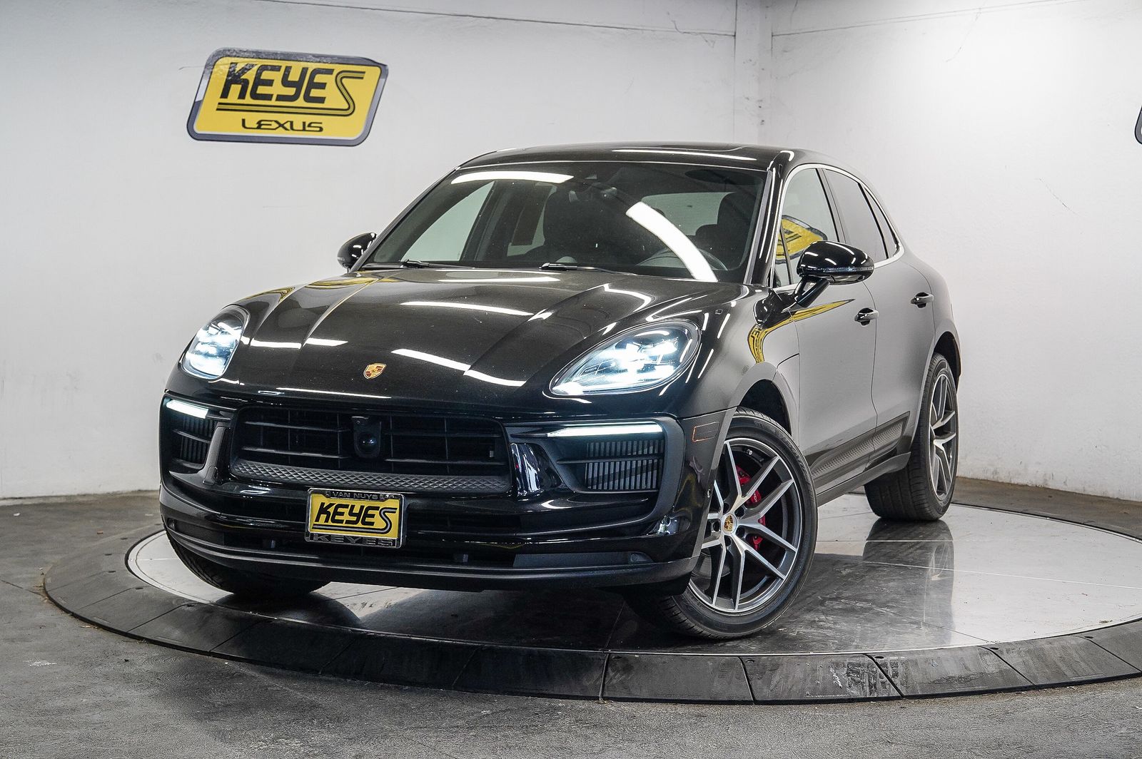2023 Porsche Macan S -
                  Van Nuys, CA