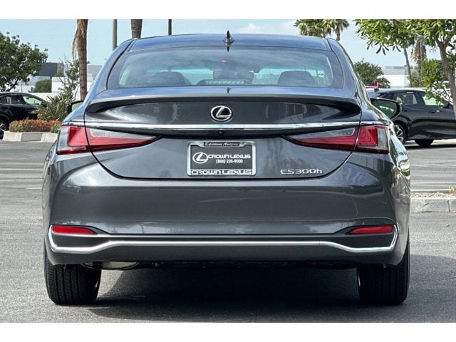 Thumbnail: 2025 Lexus ES - 9
