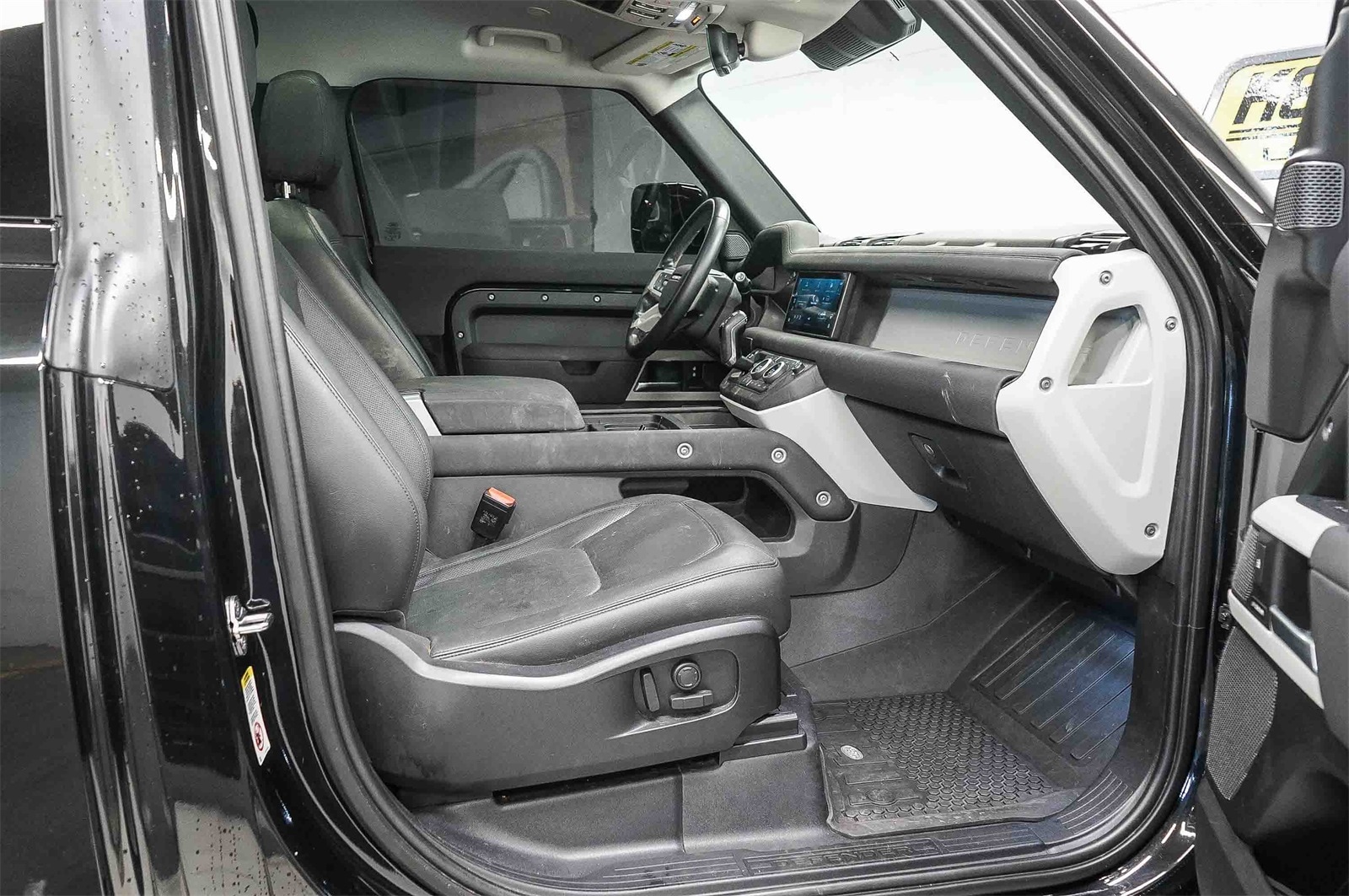 Thumbnail: 2023 Land Rover Defender - 16