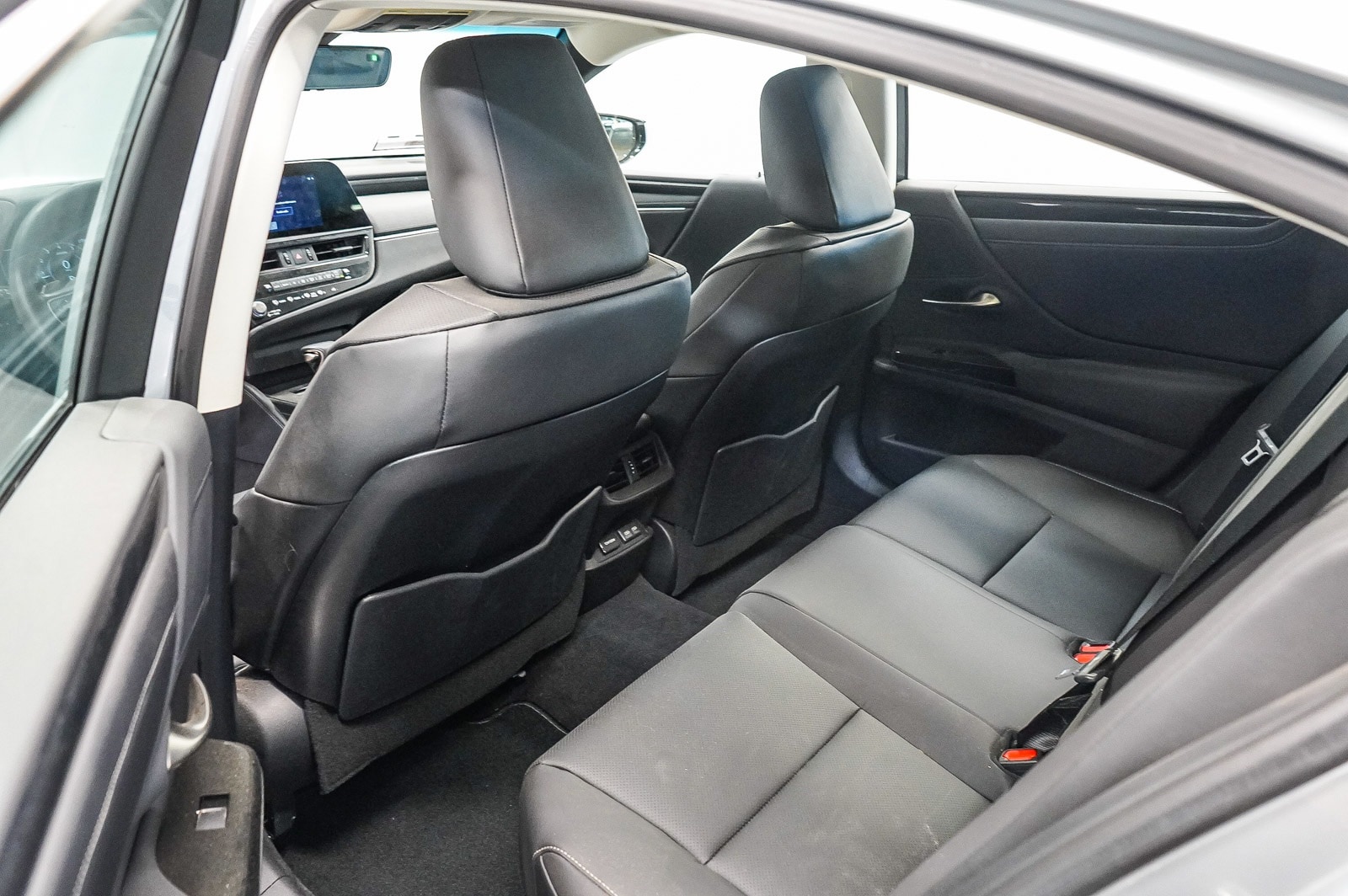 Thumbnail: 2024 Lexus ES - 19