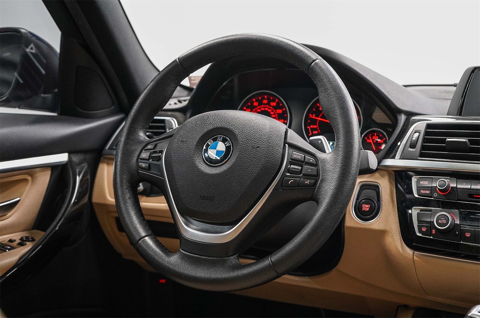 Thumbnail: 2018 BMW 3 Series - 15