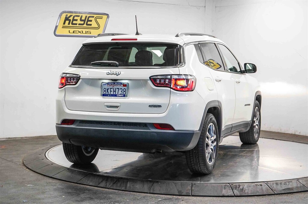 Used 2019 Jeep Compass Latitude w/Sun/Wheel Pkg SUV