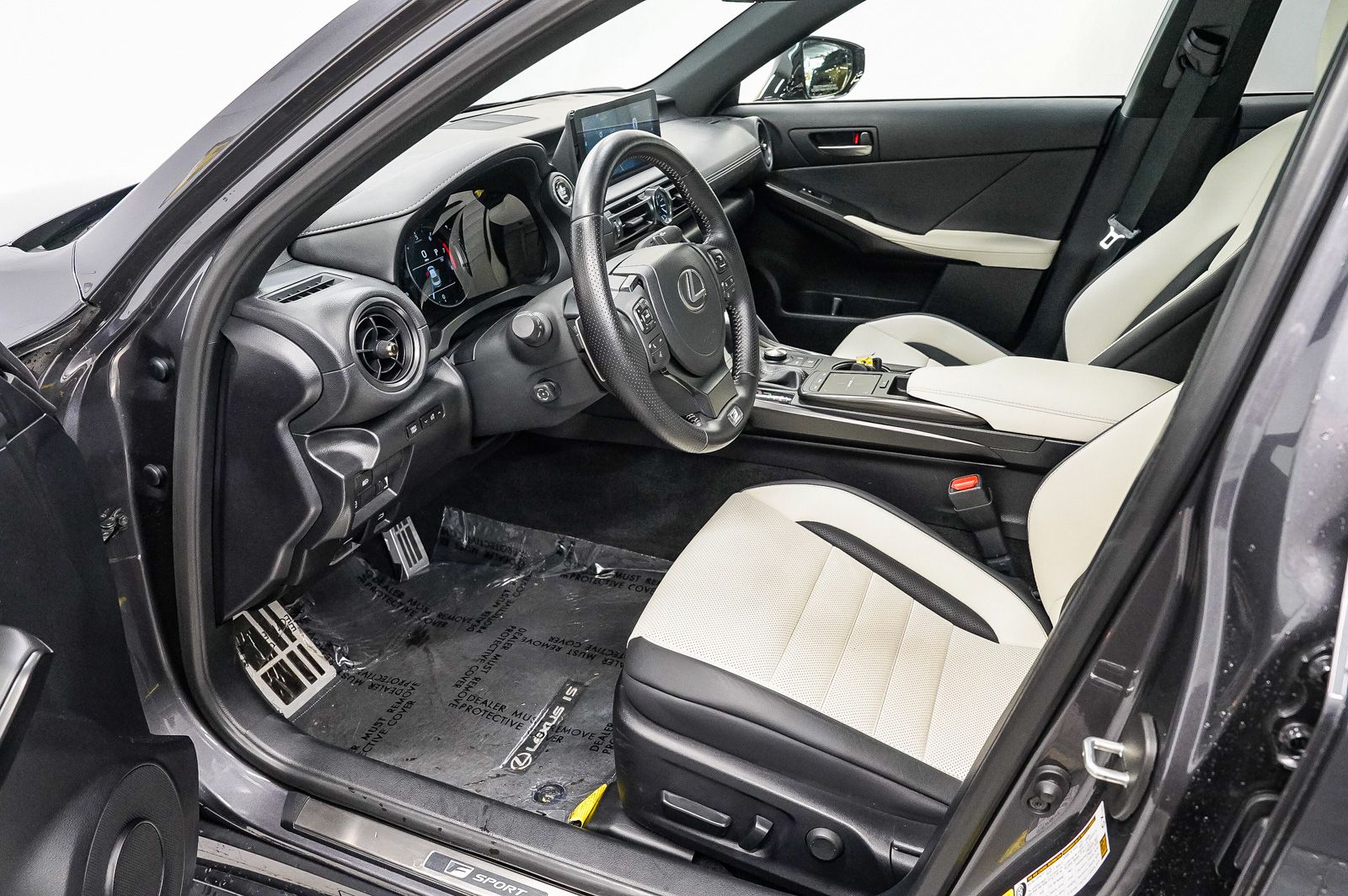 2023 Lexus IS 350 F SPORT - Photo 18