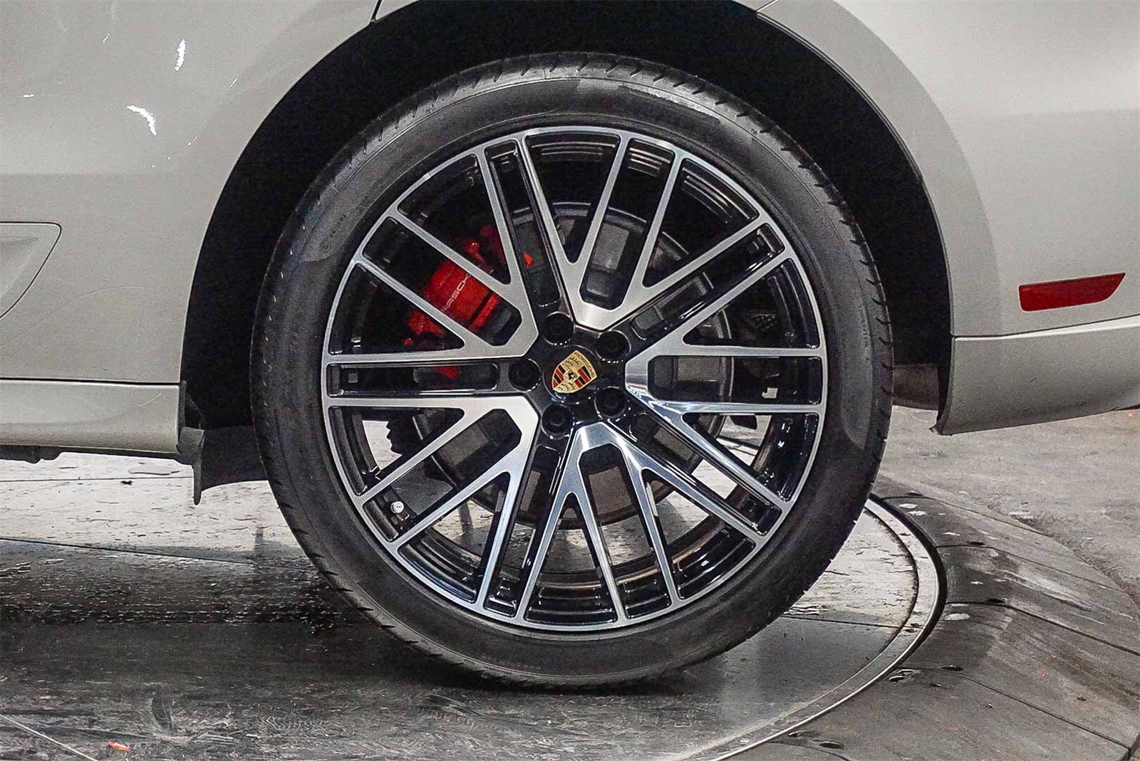 Thumbnail: 2023 Porsche Macan - 10