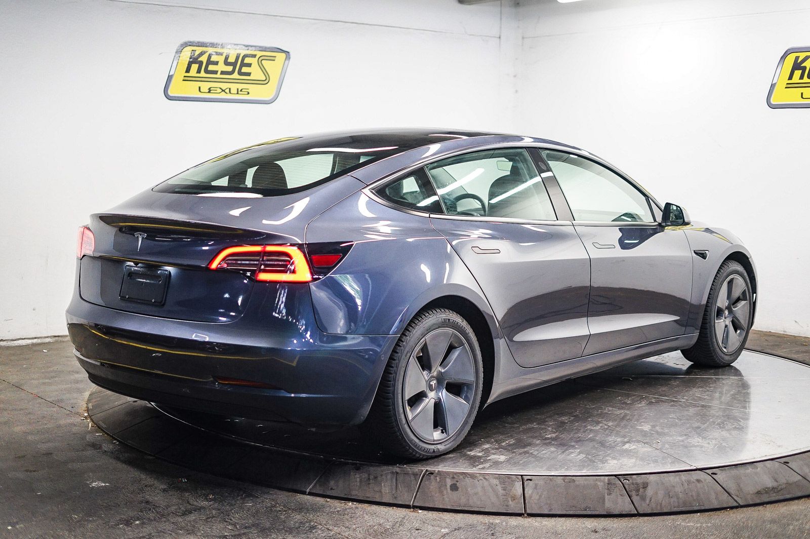 Thumbnail: 2021 Tesla Model 3 - 4