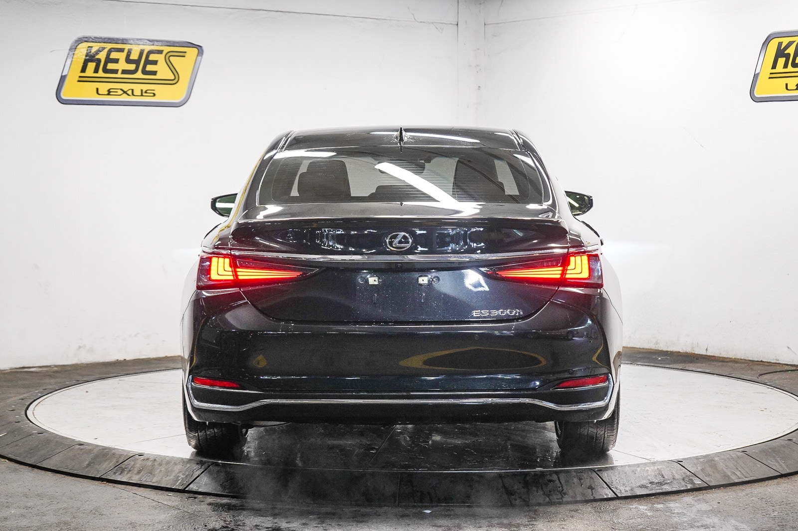 Thumbnail: 2025 Lexus ES - 3