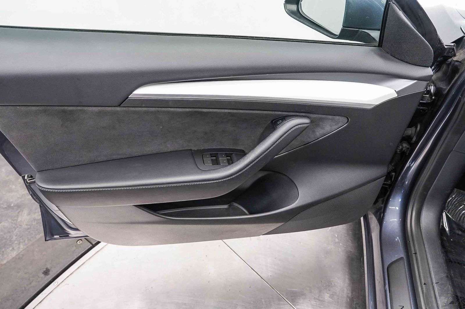 Thumbnail: 2023 Tesla Model 3 - 21