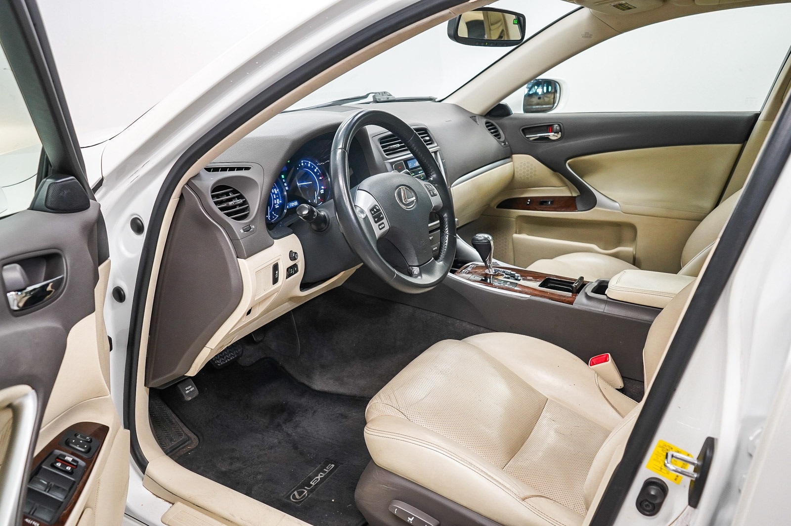 Thumbnail: 2013 Lexus IS - 18