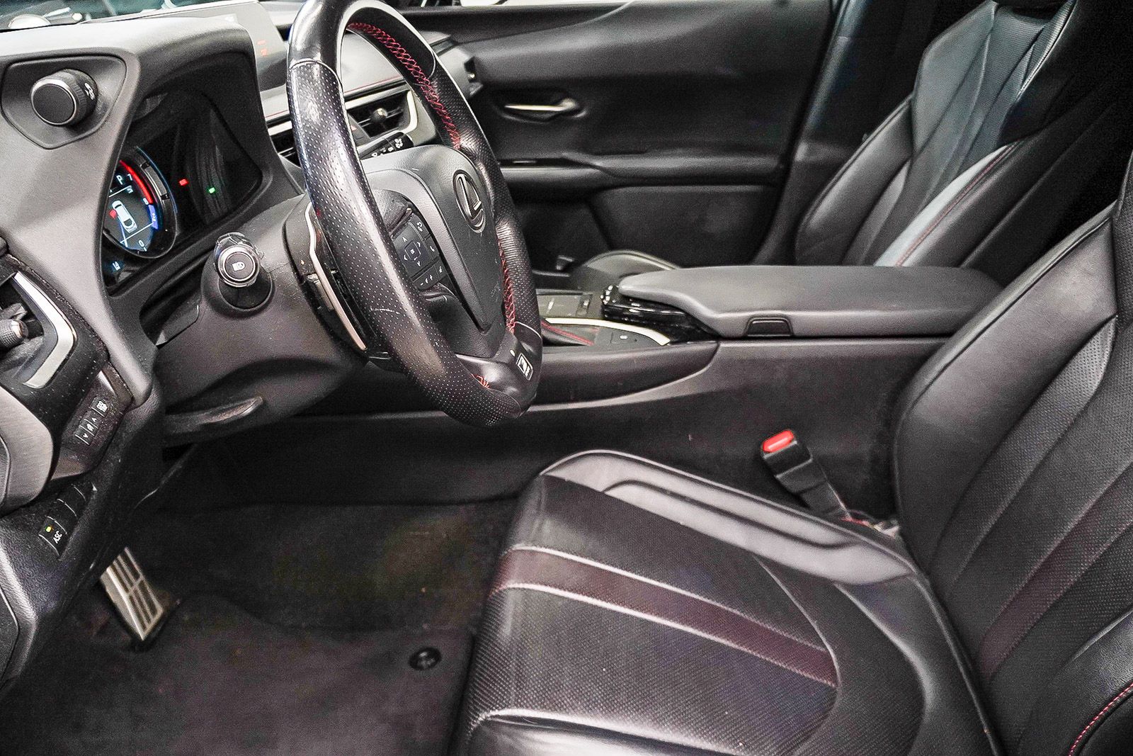 Thumbnail: 2020 Lexus UX - 16