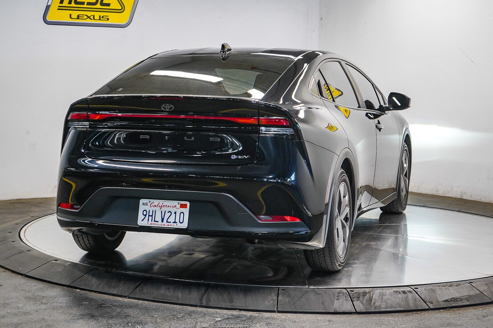 2023 Toyota Prius LE photo 4