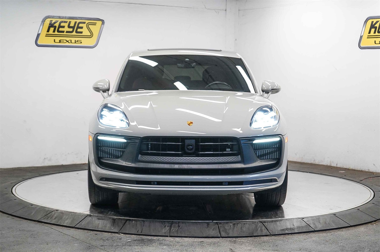 Thumbnail: 2023 Porsche Macan - 6