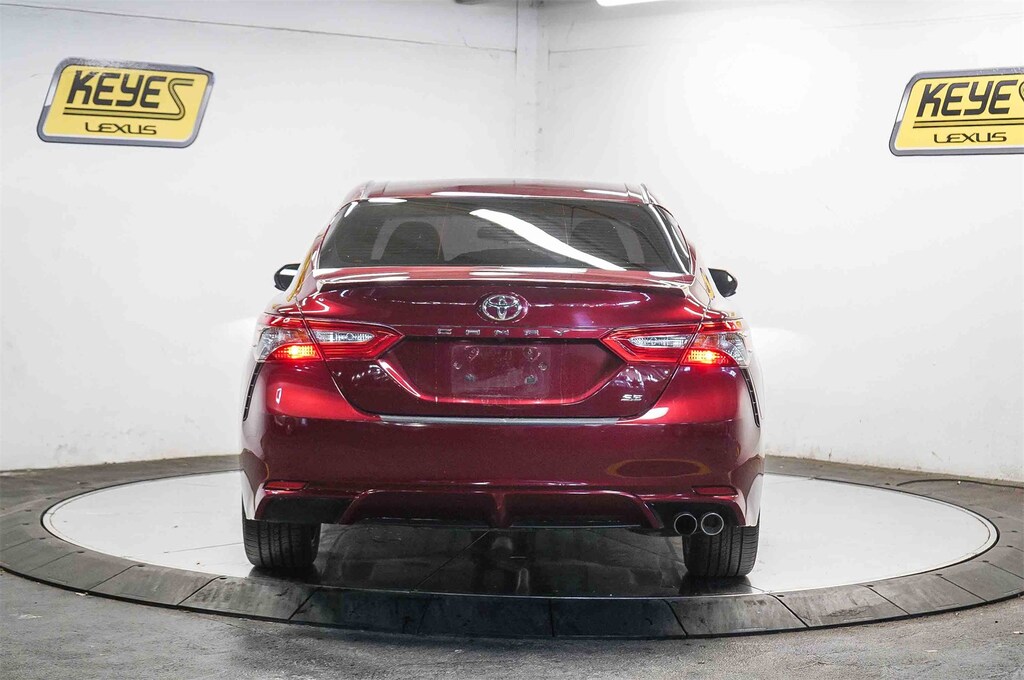 Used 2018 Toyota Camry SE Sedan
